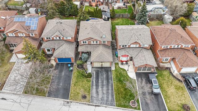 3913 Renfrew Cres, House detached with 4 bedrooms, 4 bathrooms and 6 parking in Mississauga ON | Image 1