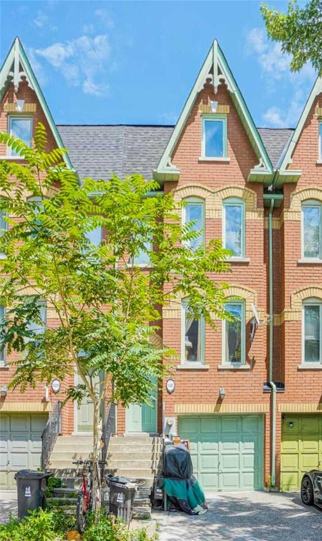 32c Oxford St, House attached with 3 bedrooms, 4 bathrooms and 2 parking in Toronto ON | Image 3