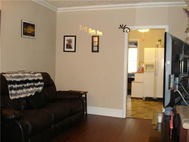 67 Grenfell St, House detached with 2 bedrooms, 1 bathrooms and 5 parking in Oshawa ON | Image 5