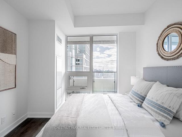 4407 - 2221 Yonge St, Condo with 1 bedrooms, 1 bathrooms and 0 parking in Toronto ON | Image 4