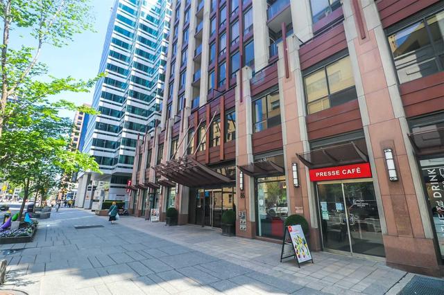 1111 - 85 Bloor St E, Condo with 2 bedrooms, 2 bathrooms and 1 parking in Toronto ON | Image 12