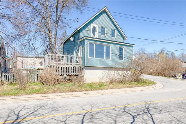 505 Gladstone Avenue, House detached with 2 bedrooms, 1 bathrooms and 2 parking in Greater Madawaska ON | Image 1