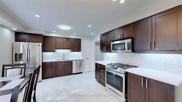 130 Onley Lane, House attached with 3 bedrooms, 3 bathrooms and 3 parking in Milton ON | Image 4