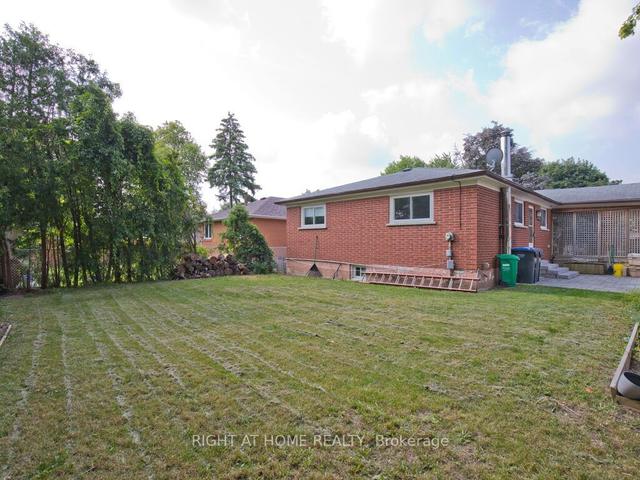 28 Ladore Dr, House detached with 4 bedrooms, 2 bathrooms and 6 parking in Brampton ON | Image 35
