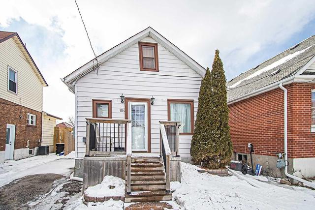 104 Park Rd S, House detached with 2 bedrooms, 1 bathrooms and 2 parking in Oshawa ON | Image 2