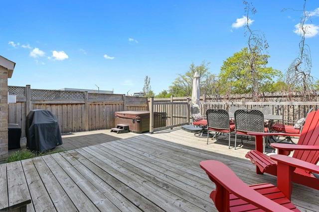 2453 Quetico Cres, House detached with 4 bedrooms, 4 bathrooms and 3 parking in Oakville ON | Image 23