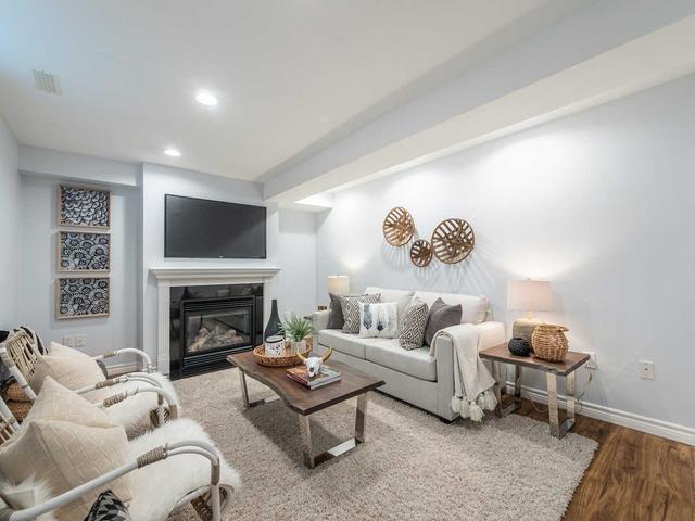 60 Lothian Ave, House detached with 3 bedrooms, 3 bathrooms and 4 parking in Toronto ON | Image 18