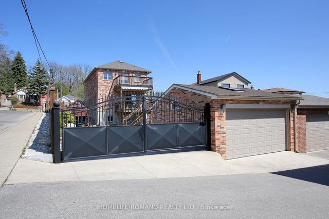 566 Mcroberts Ave, House detached with 3 bedrooms, 4 bathrooms and 4 parking in Toronto ON | Image 35