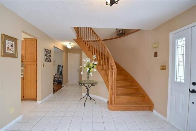 127 Valera Dr, House detached with 4 bedrooms, 3 bathrooms and 4 parking in Hamilton ON | Image 3