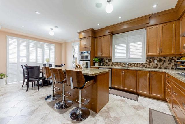 8 Orangeblossom Tr, House detached with 4 bedrooms, 6 bathrooms and 6 parking in Brampton ON | Image 6