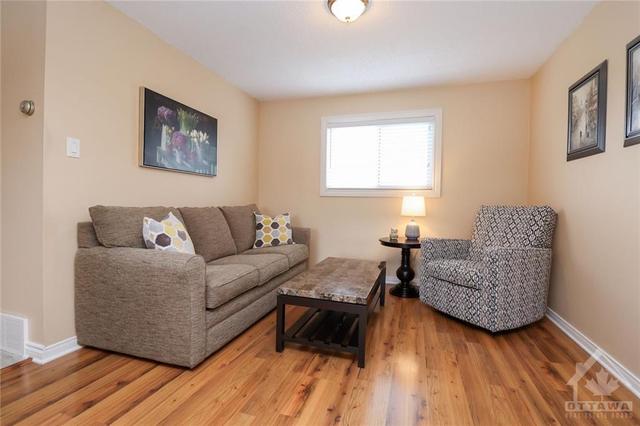 66 Knollsbrook Drive, Home with 3 bedrooms, 2 bathrooms and 3 parking in Ottawa ON | Image 8