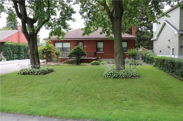 486 Patricia Dr, House detached with 3 bedrooms, 2 bathrooms and 6 parking in Oakville ON | Image 1