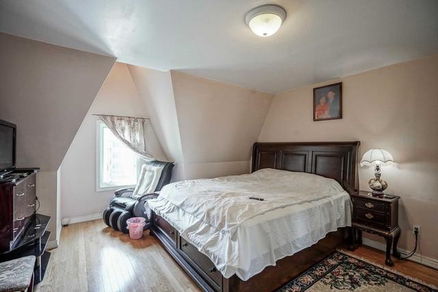32c Oxford St, House attached with 3 bedrooms, 4 bathrooms and 2 parking in Toronto ON | Image 6