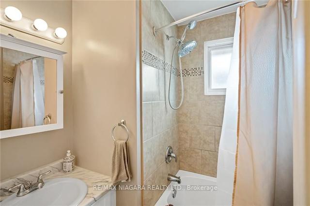8110 Paddock Trail Dr, House detached with 2 bedrooms, 2 bathrooms and 4 parking in Niagara Falls ON | Image 14