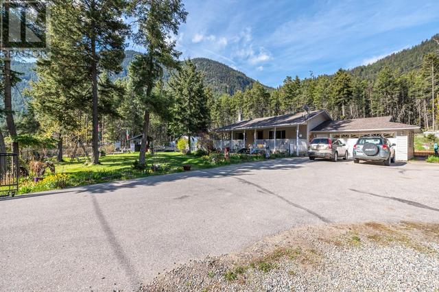 2201 Old Hedley Road, House detached with 2 bedrooms, 2 bathrooms and 7 parking in Princeton BC | Image 3