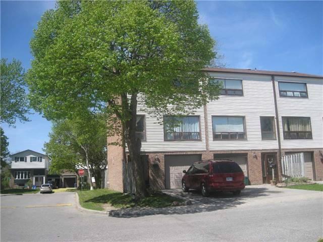 80 Parklane Circ, Condo with 3 bedrooms, 1 bathrooms and 1 parking in Clarington ON | Image 1