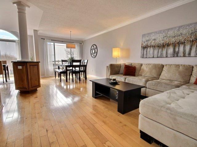 2062 Dorima St, House attached with 3 bedrooms, 3 bathrooms and 2 parking in Ottawa ON | Image 9