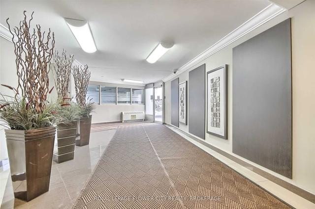 1707 - 530 Lolita Gdns, Condo with 3 bedrooms, 1 bathrooms and 1 parking in Mississauga ON | Image 25