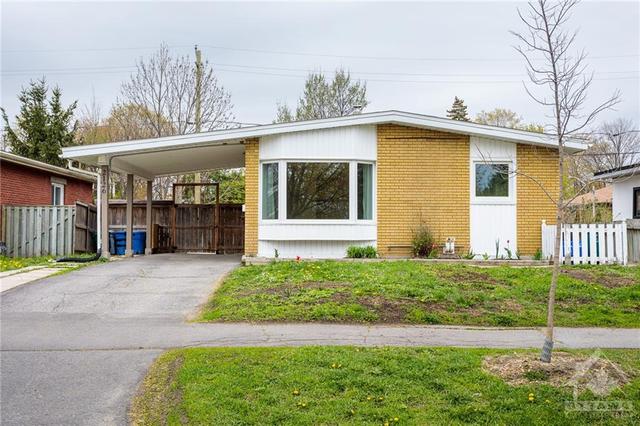 2126 Arch Street, House detached with 3 bedrooms, 1 bathrooms and 1 parking in Ottawa ON | Image 1