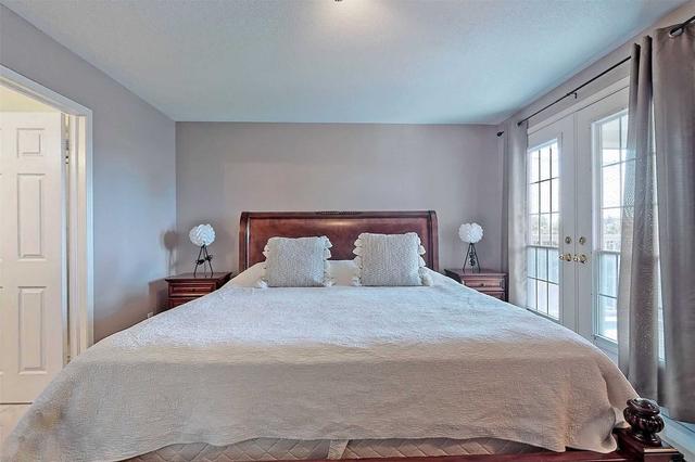 22 Enroutes St, House semidetached with 3 bedrooms, 3 bathrooms and 3 parking in Toronto ON | Image 15