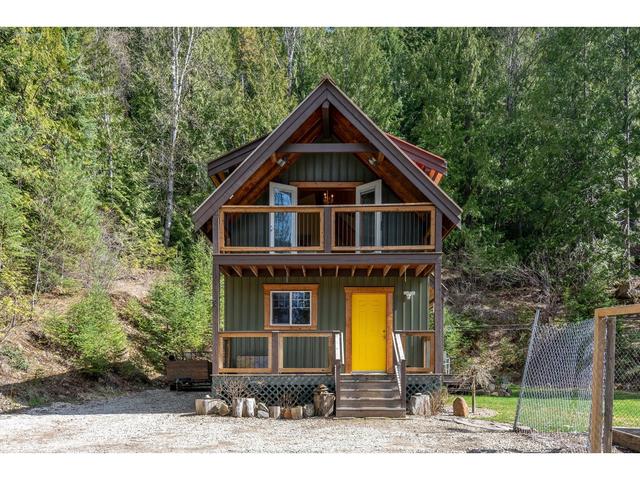 8788 Highway 6, House detached with 2 bedrooms, 2 bathrooms and null parking in Central Kootenay H BC | Image 45