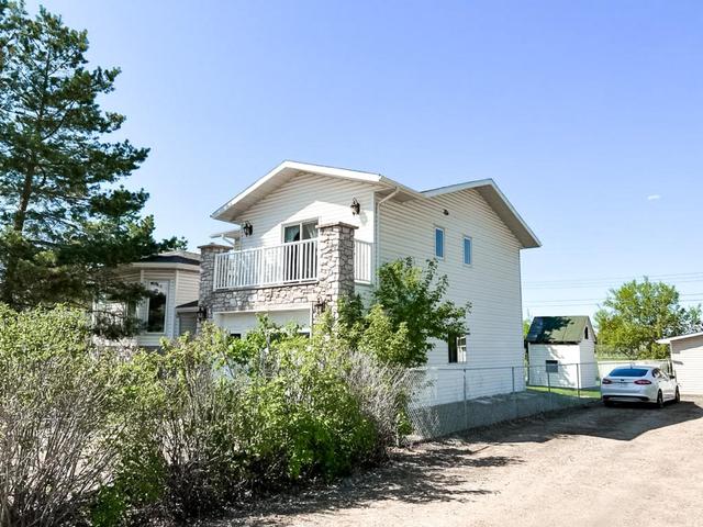 10126 98 Ave, House detached with 4 bedrooms, 2 bathrooms and 4 parking in Mackenzie County AB | Image 3