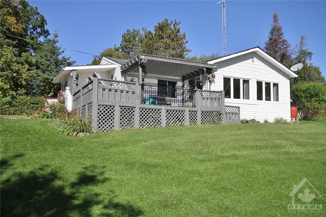 4184 Joe Drew Lane, House detached with 2 bedrooms, 1 bathrooms and 4 parking in Ottawa ON | Image 1