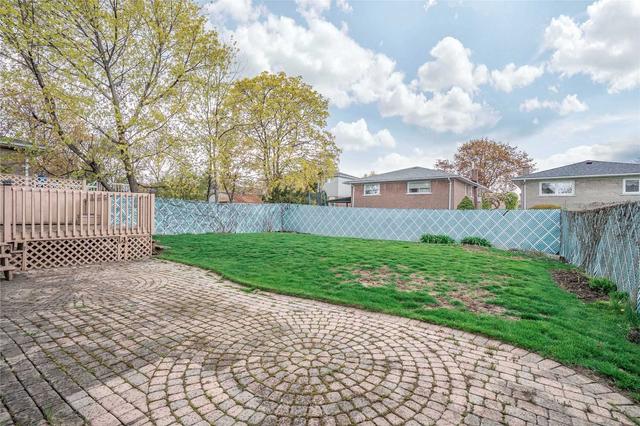 28 Kilmanagh Crt, House detached with 3 bedrooms, 3 bathrooms and 6 parking in Brampton ON | Image 18