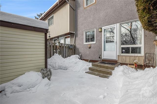 254 Woodfield Drive, Townhouse with 3 bedrooms, 2 bathrooms and 1 parking in Ottawa ON | Image 25