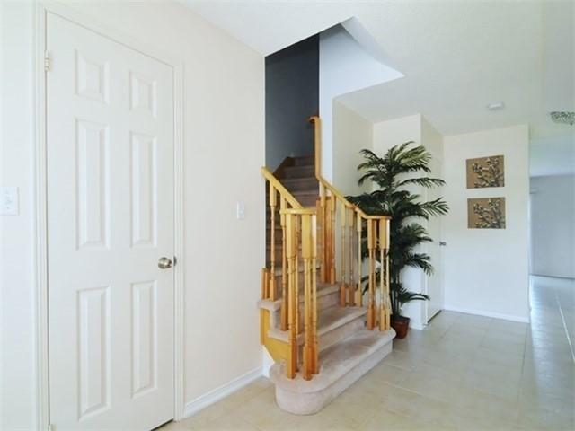 30 Oceanpearl Cres, House detached with 3 bedrooms, 3 bathrooms and 3 parking in Whitby ON | Image 2