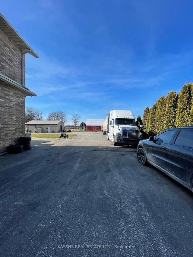 2705 Division Rd N, House detached with 4 bedrooms, 4 bathrooms and 42 parking in Kingsville ON | Image 37
