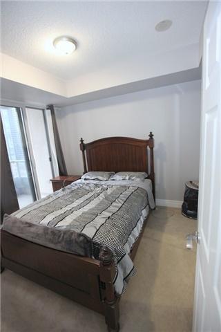 1205 - 35 Balmuto St, Condo with 2 bedrooms, 2 bathrooms and 1 parking in Toronto ON | Image 11