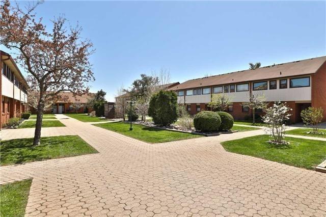 28 - 530 Falgarwood Dr, Townhouse with 3 bedrooms, 3 bathrooms and 2 parking in Oakville ON | Image 1