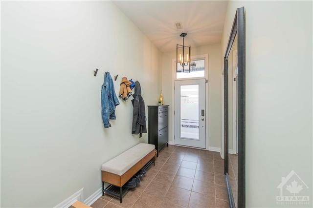 104 Lionel Private, Townhouse with 2 bedrooms, 3 bathrooms and 3 parking in Ottawa ON | Image 2