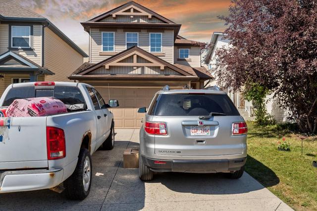 302 Covecreek Close Ne, House detached with 3 bedrooms, 2 bathrooms and 4 parking in Calgary AB | Image 1
