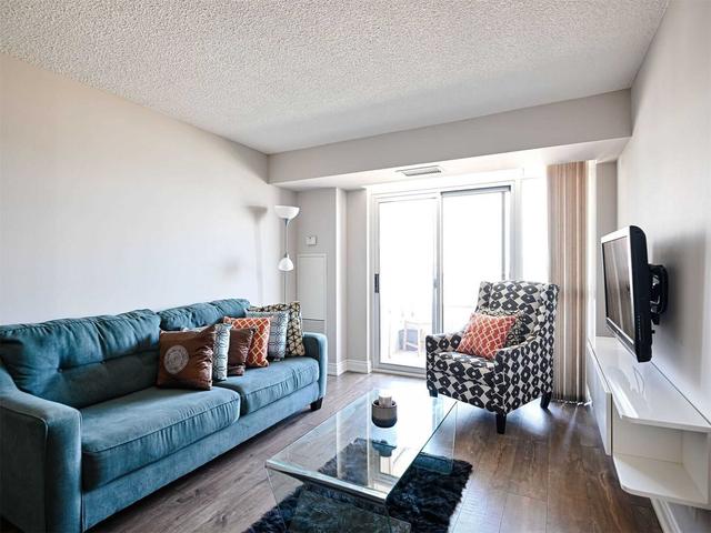 3303 - 310 Burnhamthorpe Rd, Condo with 2 bedrooms, 2 bathrooms and 1 parking in Mississauga ON | Image 2
