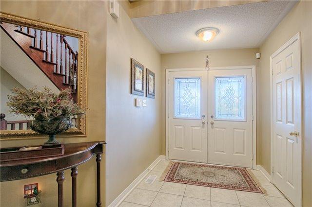 27 Hollylane Dr, House detached with 4 bedrooms, 3 bathrooms and 4 parking in Markham ON | Image 2