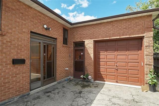 6 Westdale Dr, House detached with 3 bedrooms, 3 bathrooms and 8 parking in Toronto ON | Image 3