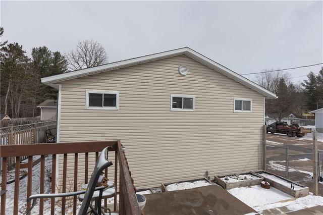 3287 Petawawa Boulevard, House detached with 3 bedrooms, 2 bathrooms and 3 parking in Petawawa ON | Image 5
