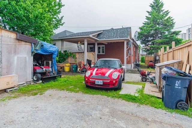 32 Buttonwood Ave, House detached with 2 bedrooms, 2 bathrooms and 2 parking in Toronto ON | Image 19
