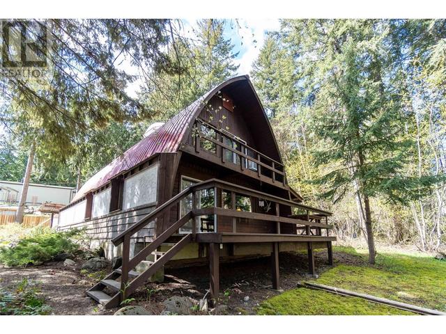 1398 Gillespie Road, House detached with 3 bedrooms, 2 bathrooms and 3 parking in Columbia Shuswap C BC | Image 1
