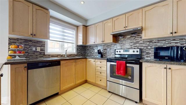 72 Cobblestone Crt, House detached with 5 bedrooms, 6 bathrooms and 8 parking in Brampton ON | Image 8