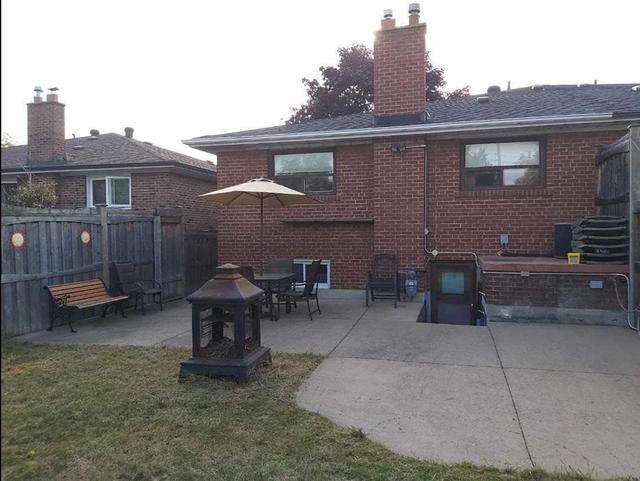 31 Franel Cres, House semidetached with 3 bedrooms, 2 bathrooms and 5 parking in Toronto ON | Image 6
