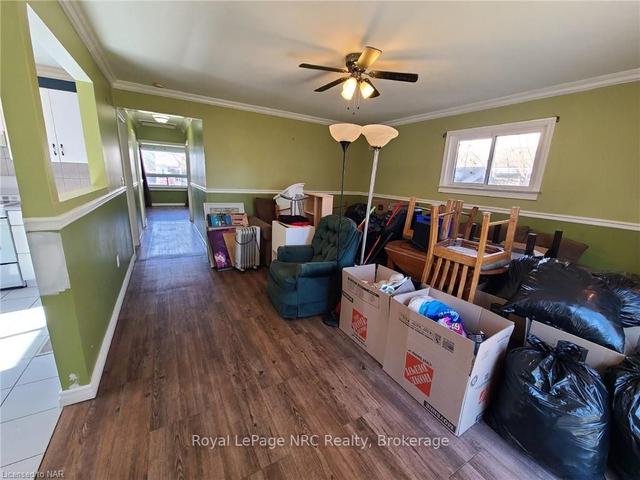 20 Beverly St, House detached with 2 bedrooms, 1 bathrooms and 2 parking in St. Catharines ON | Image 3