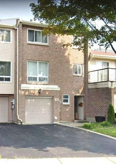 19 Clover Ridge Dr W, Townhouse with 3 bedrooms, 2 bathrooms and 2 parking in Ajax ON | Image 1