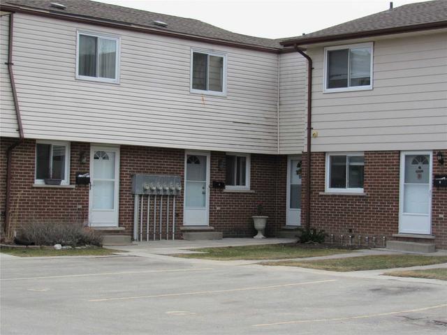 3 - 63 Empire St, Townhouse with 2 bedrooms, 1 bathrooms and 1 parking in Welland ON | Image 1