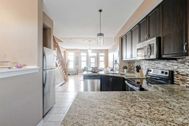7116 Triumph Lane, Townhouse with 3 bedrooms, 3 bathrooms and 2 parking in Mississauga ON | Image 4