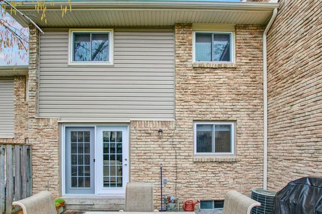 8 Chamberlain Crt, Townhouse with 3 bedrooms, 2 bathrooms and 2 parking in Ajax ON | Image 18