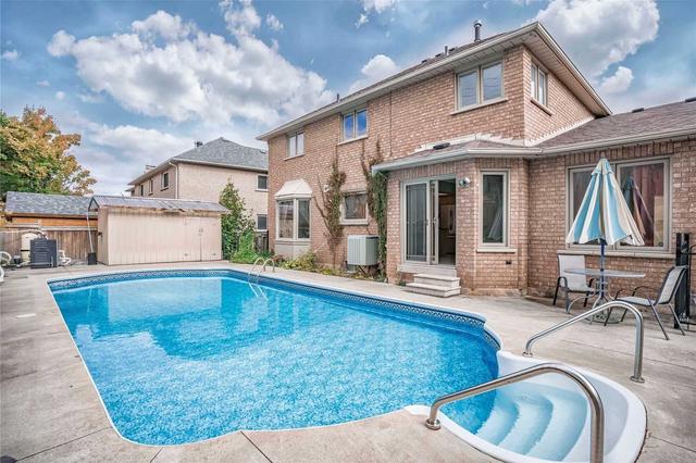 5668 Turney Dr, House detached with 4 bedrooms, 3 bathrooms and 4 parking in Mississauga ON | Image 8
