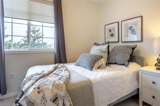 489 Collis Court, House semidetached with 3 bedrooms, 2 bathrooms and 2 parking in Milton ON | Image 4